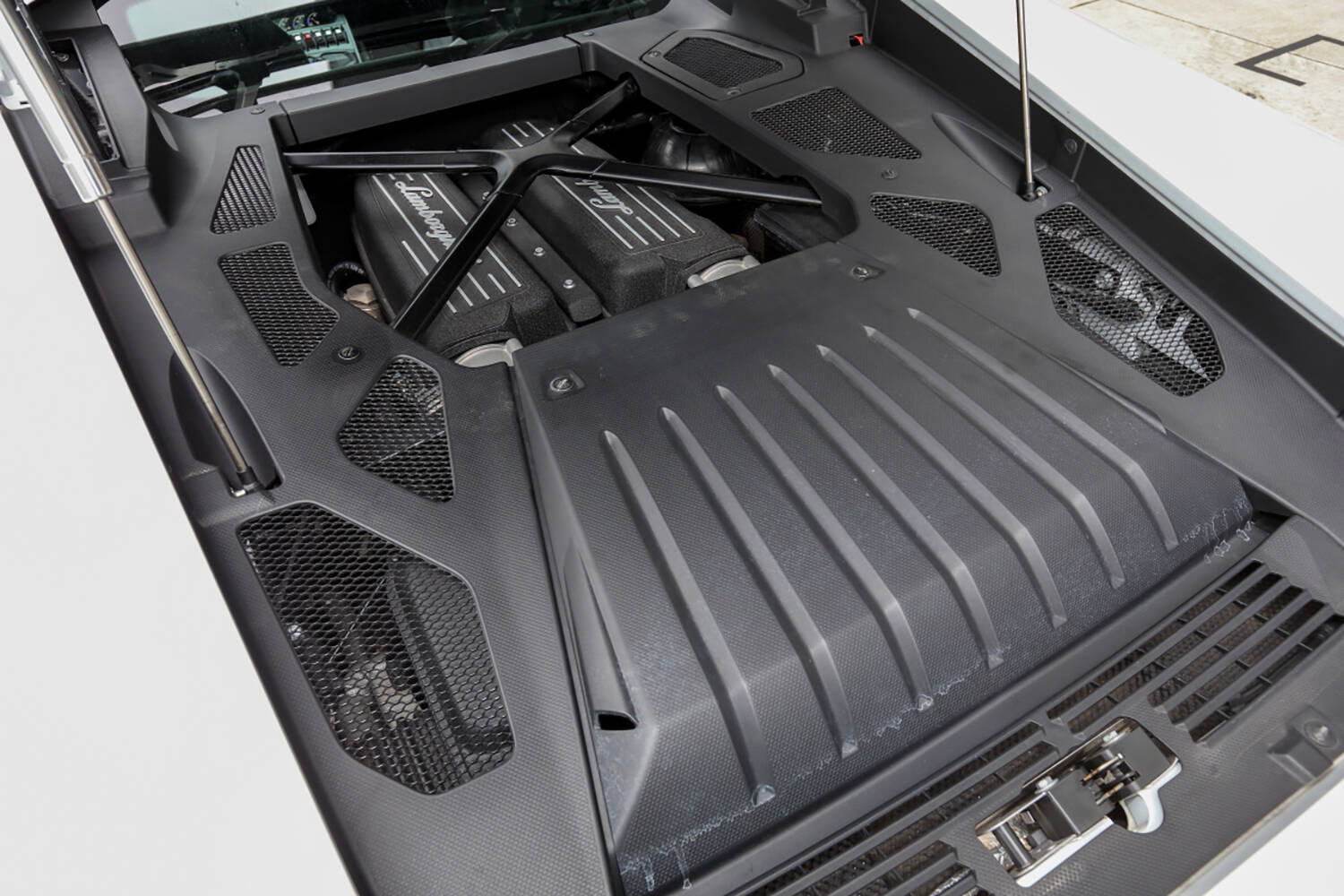 消える前に「買えるなら」迷わず買い！　レーシングドライバーが感銘を受けた市販車エンジン５選と搭載車