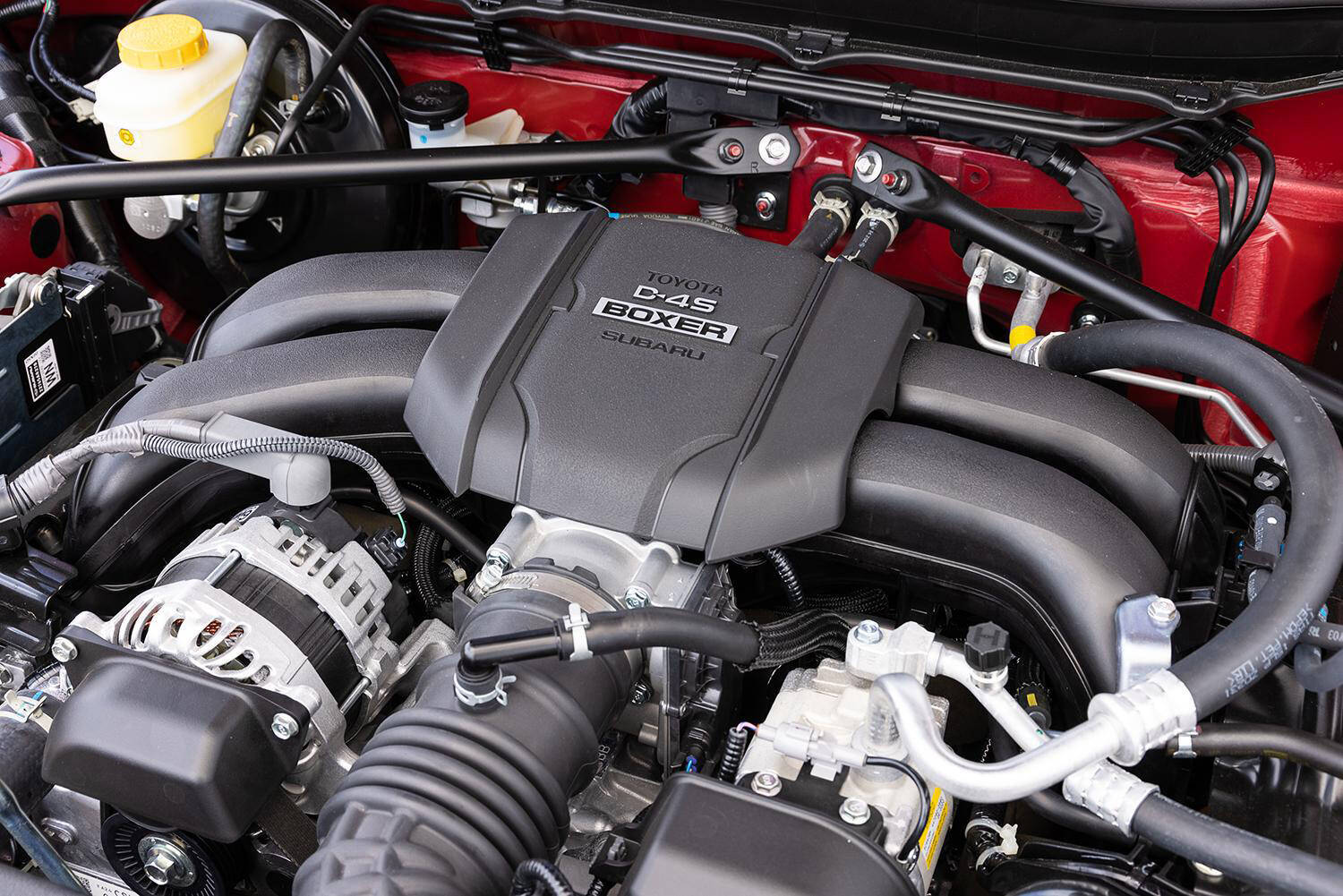 消える前に「買えるなら」迷わず買い！　レーシングドライバーが感銘を受けた市販車エンジン５選と搭載車