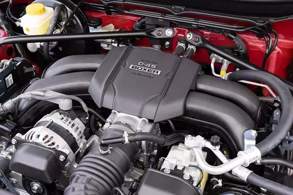 「消える前に「買えるなら」迷わず買い！　レーシングドライバーが感銘を受けた市販車エンジン５選と搭載車」の画像