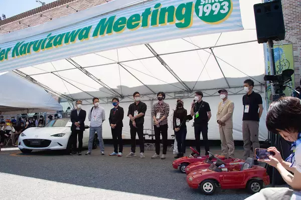 「右も左もロードスターだらけ！　揃いも揃ったり1000台以上が集まる巨大ミーティングに潜入した」の画像