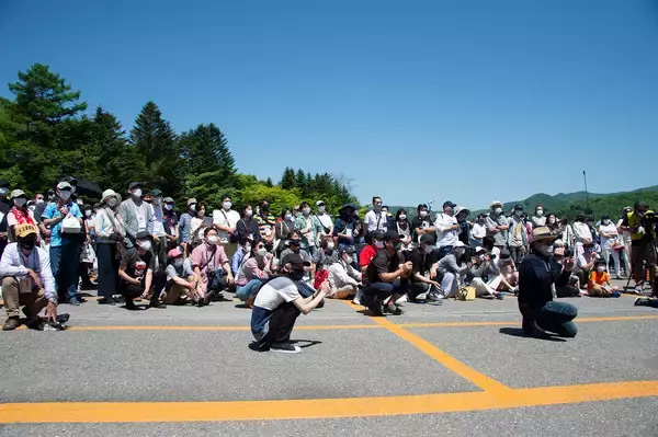 「右も左もロードスターだらけ！　揃いも揃ったり1000台以上が集まる巨大ミーティングに潜入した」の画像