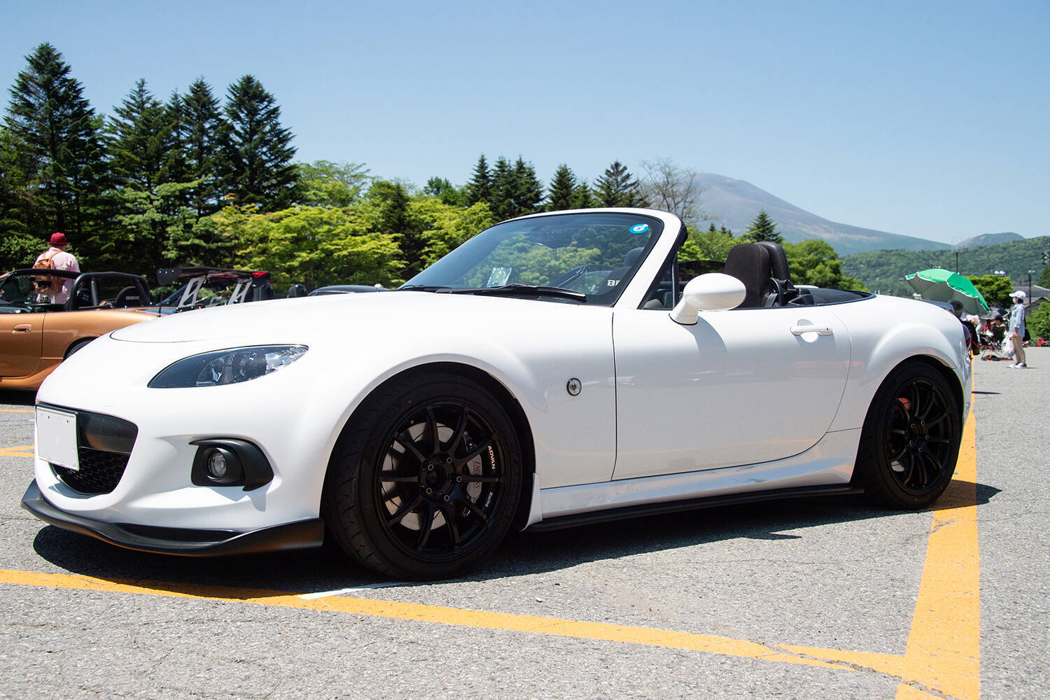 右も左もロードスターだらけ！　揃いも揃ったり1000台以上が集まる巨大ミーティングに潜入した