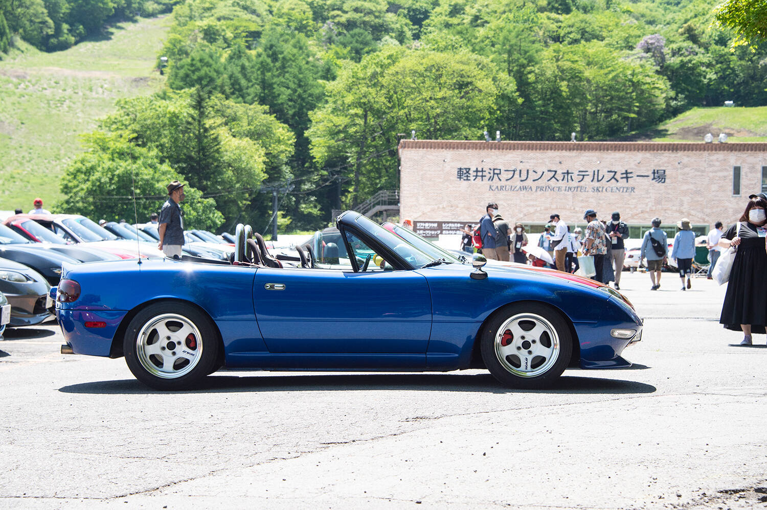 右も左もロードスターだらけ！　揃いも揃ったり1000台以上が集まる巨大ミーティングに潜入した