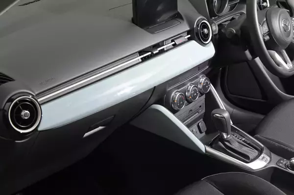 「走らずともエコって凄くないか!?　大胆イメチェンした「MAZDA2」の「意識高い」っぷりに感動」の画像