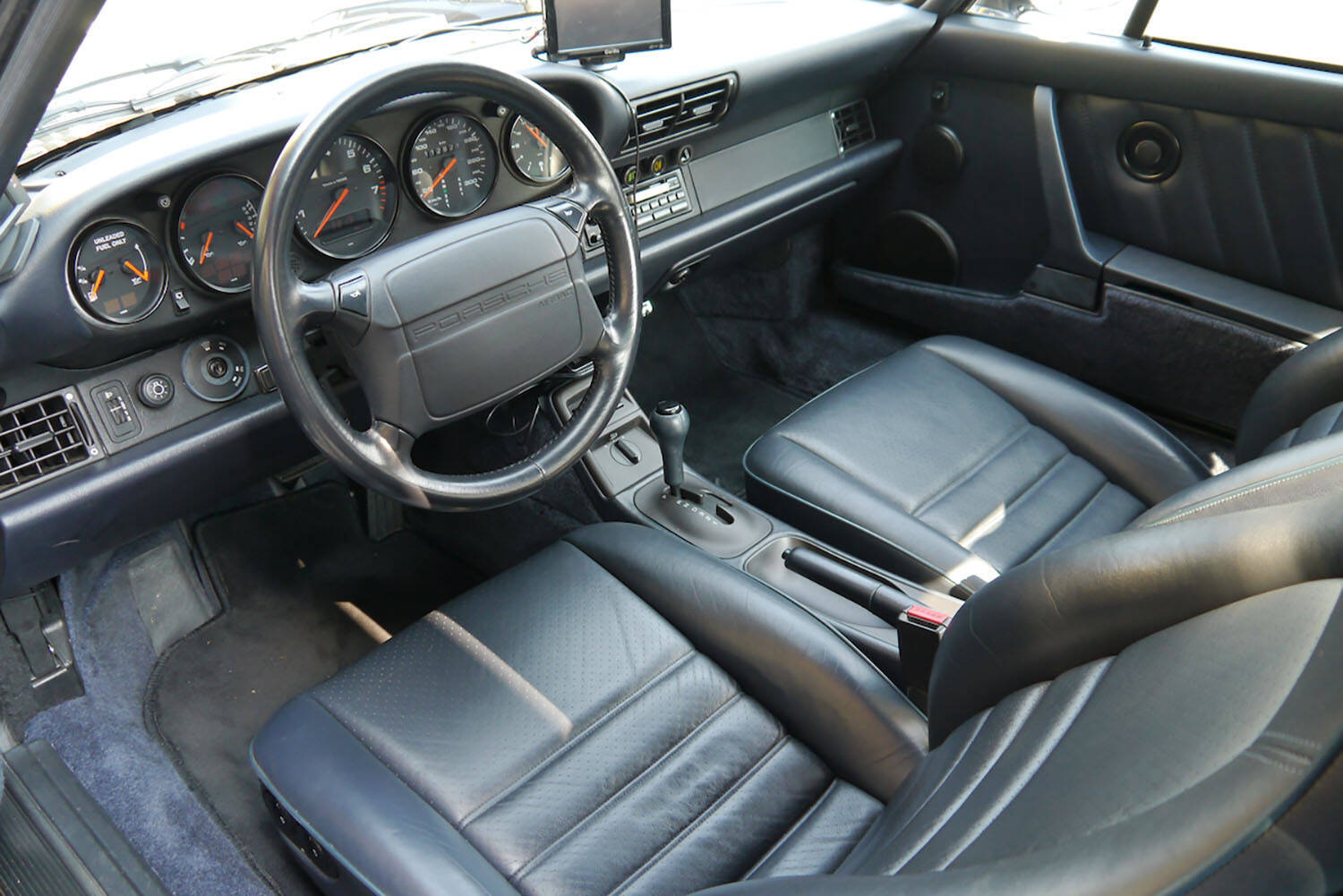 ポルシェ911は永遠の憧れ！　最後のオデッセイも……【あのとき買っておけばと後悔しているクルマ　青山尚暉編】