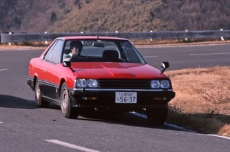 昔は横転！　爆破！　クラッシュ！　ってド派手なカーアクションが楽しかったのに……イマドキの刑事ドラマの劇中車が動きも車種も「地味」なワケ