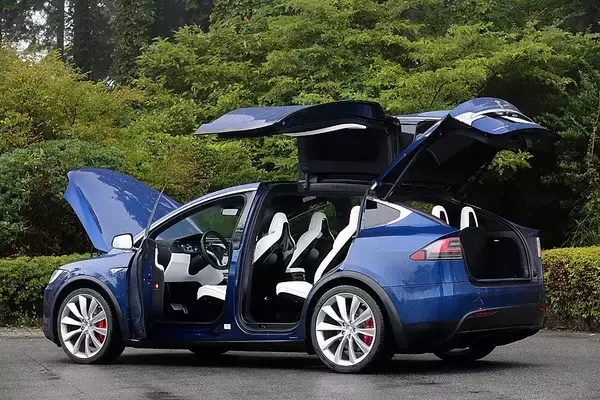 「実用的なのにスポーツカー顔負け！　爆速SUV・ワゴン・ミニバンが凄すぎた」の画像