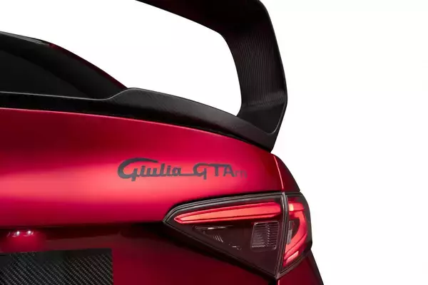 「オレたちの崇める「神グレード」が！　他メーカーでシレッと使われた悲しい「グレード名」のクルマたち」の画像