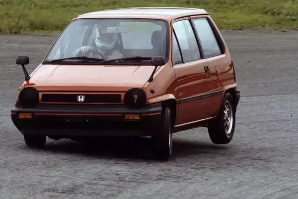 「オレたちの崇める「神グレード」が！　他メーカーでシレッと使われた悲しい「グレード名」のクルマたち」の画像