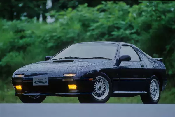 「偶然の一致……でもないんです！　時代や国が違うのにナゼか「ソックリ」な見た目のクルマ５組」の画像