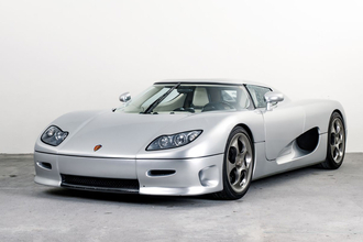 ハイパーカー界にその名を轟かせるケーニグセグ！　快進撃の始まりはたった５台の「CC8S」だった【21世紀スーパーカーFILE #014】