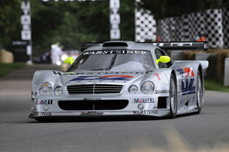 お金があっても買えない！　ドライバーはメルセデスが選ぶ！　2億5000万円の怪物「CLK-GTR」の正体