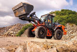 「荒々しい見た目と裏腹にエコを追求！　イカツい建機の「ホイールローダー」はハイテクの塊だった」の画像3