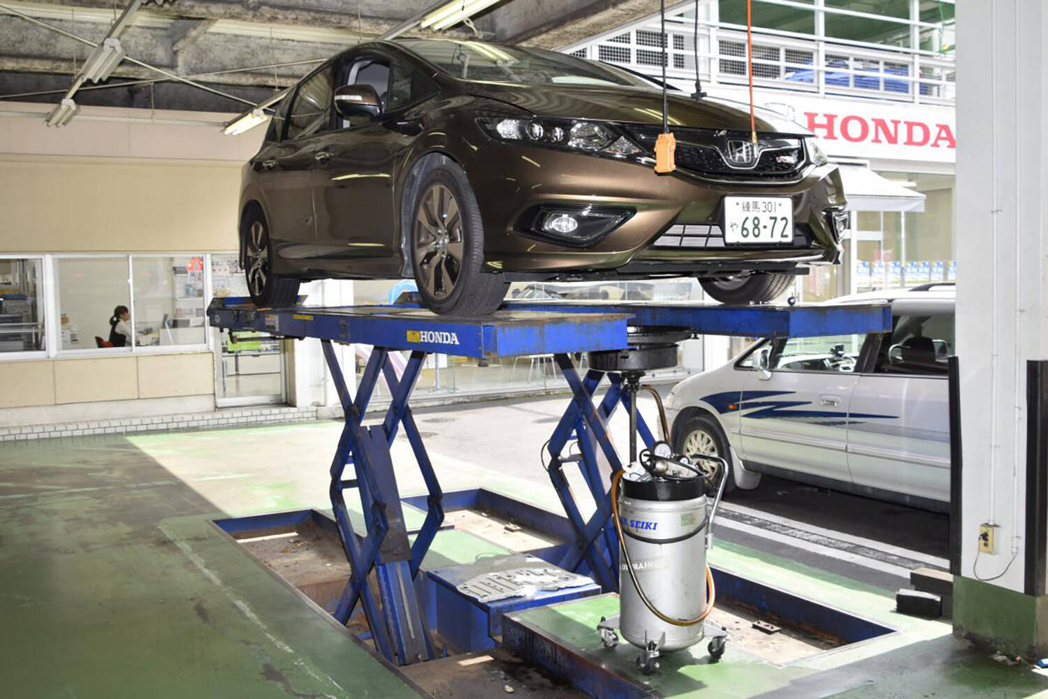 20年前に撤退した「いすゞの乗用車」はいまだ大人気！　ディーラーもないけど中古で買ったら修理やメンテはどうなる？