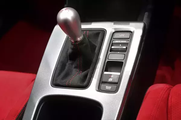 「速さならいまやATが上！　それでもシビック・タイプＲが「MT」を採用するワケ」の画像