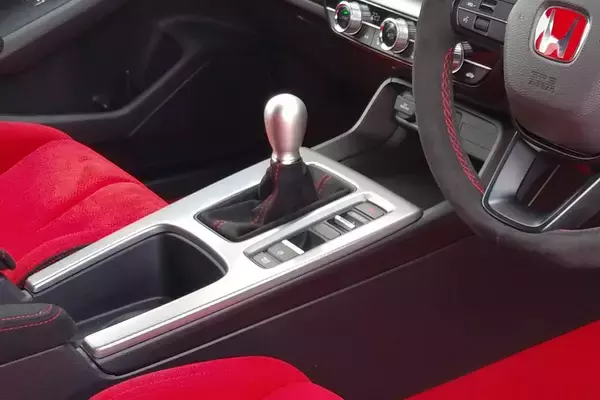 「速さならいまやATが上！　それでもシビック・タイプＲが「MT」を採用するワケ」の画像