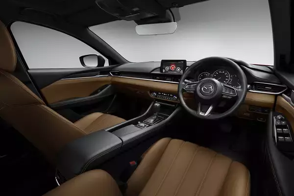 「マツダのフラッグシップモデル「MAZDA6」が商品改良！　20周年を記念した特別仕様車も追加」の画像