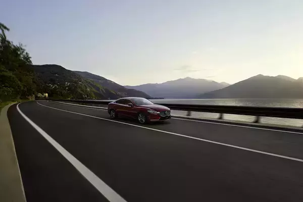 「マツダのフラッグシップモデル「MAZDA6」が商品改良！　20周年を記念した特別仕様車も追加」の画像