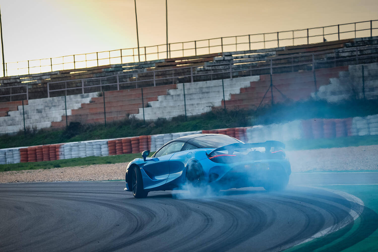 【試乗】サーキットでは猛獣！　ワインディングでは高級サルーン！　マクラーレン750Sの進化っぷりに唖然