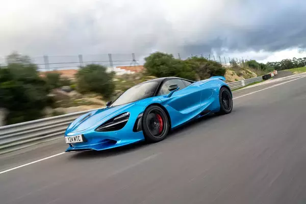 「【試乗】サーキットでは猛獣！　ワインディングでは高級サルーン！　マクラーレン750Sの進化っぷりに唖然」の画像