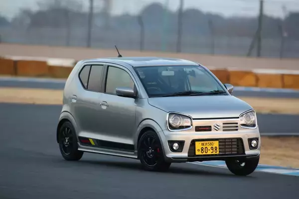 「「速くて危ないクルマ」は思い込み！　初心者こそスポーツカーに乗るべき理由」の画像