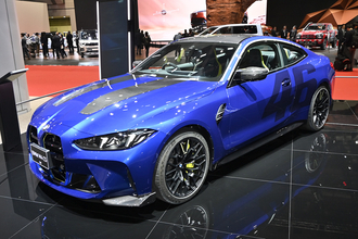 買えば「ロッシ」とランチができるなら3000万円なんて安いもの！　日本にたった２台しか導入されないBMW「M4 CS VR46」の価値がヤバイ【ジャパンモビリティショー2025】