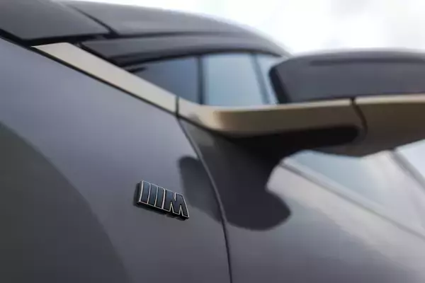 “BEV”＋“M”の組み合わせがやってきた！　BMW iX に619馬力のスペックを誇る「M60」を追加