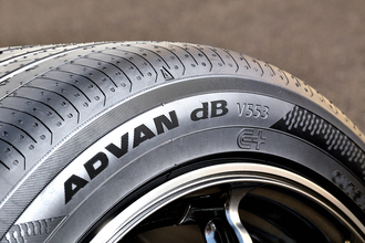 クラウンもアルファードもN-BOXも質感が高まる！　ヨコハマの新コンフォートタイヤ「アドバンdb V553」の進化にレーシングドライバーも舌を巻いた