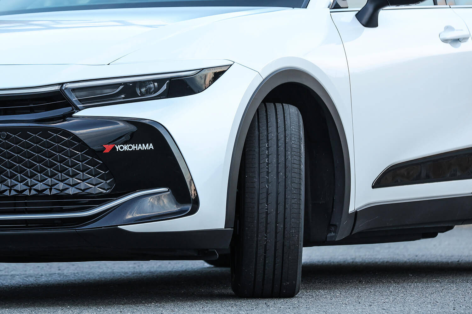 クラウンもアルファードもN-BOXも質感が高まる！　ヨコハマの新コンフォートタイヤ「アドバンdb V553」の進化にレーシングドライバーも舌を巻いた