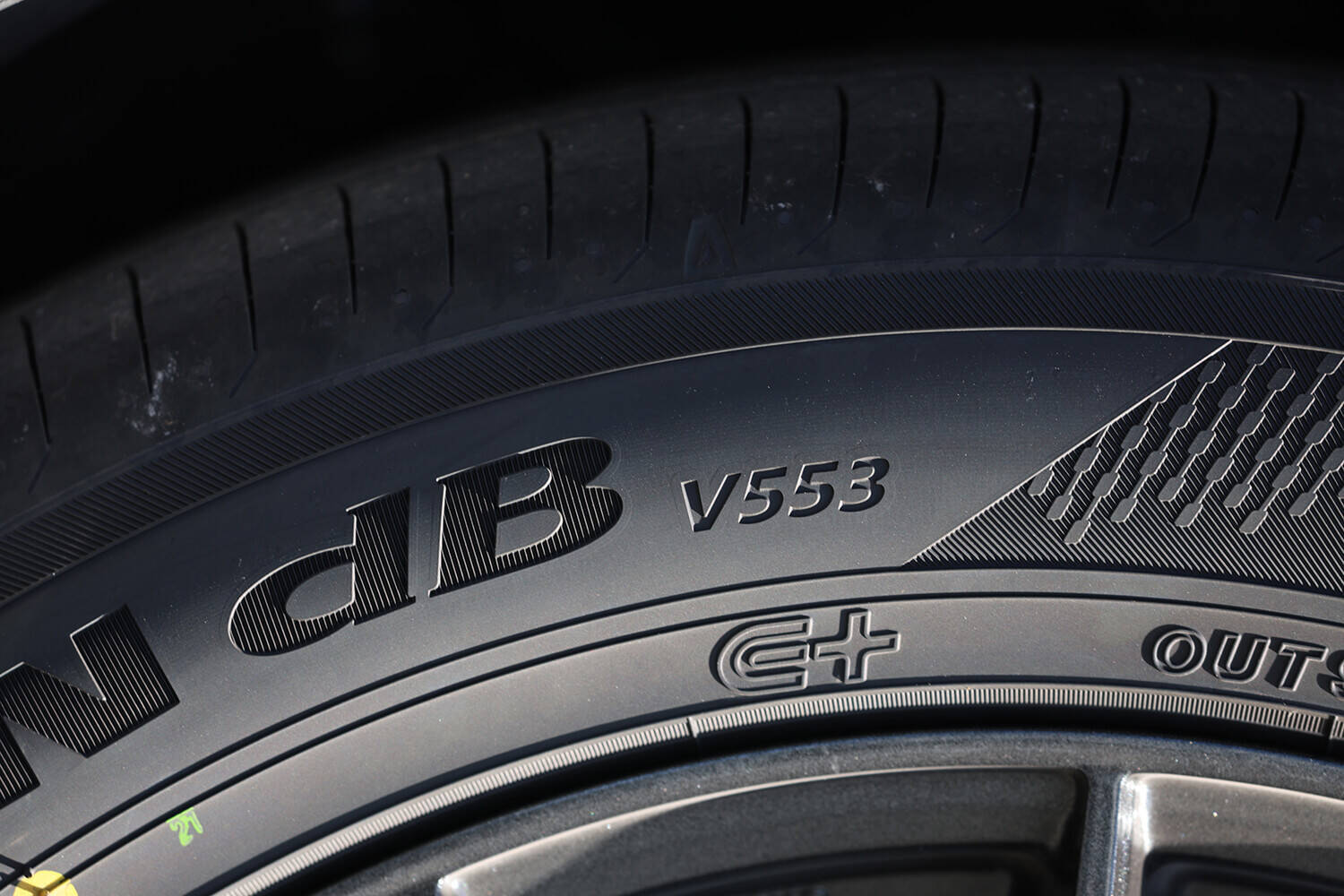 クラウンもアルファードもN-BOXも質感が高まる！　ヨコハマの新コンフォートタイヤ「アドバンdb V553」の進化にレーシングドライバーも舌を巻いた