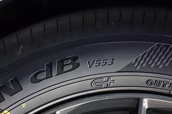 「クラウンもアルファードもN-BOXも質感が高まる！　ヨコハマの新コンフォートタイヤ「アドバンdb V553」の進化にレーシングドライバーも舌を巻いた」の画像