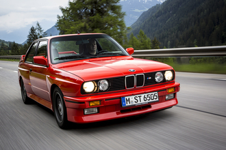 野蛮とさえ思える走り命のM3！　いまや新車価格の３倍で取引される「E46型M3 CSL」こそMの真骨頂!!