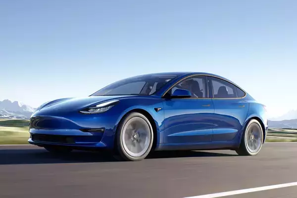 街を走るテスラ・モデル３は白ばかり！　日本人の「白信仰」だけじゃない色が偏る納得の理由