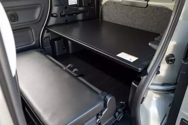 「軽商用車と思えぬ贅沢っぷり！　「スズキ・スペーシアBASE」の秘密基地感に妄想は膨らみっぱなし　」の画像