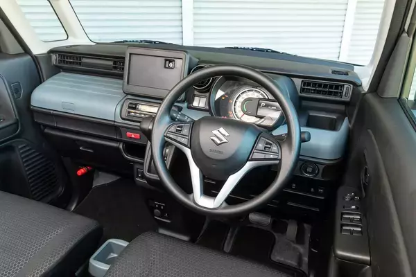 「軽商用車と思えぬ贅沢っぷり！　「スズキ・スペーシアBASE」の秘密基地感に妄想は膨らみっぱなし　」の画像