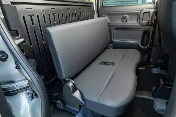 「軽商用車と思えぬ贅沢っぷり！　「スズキ・スペーシアBASE」の秘密基地感に妄想は膨らみっぱなし　」の画像