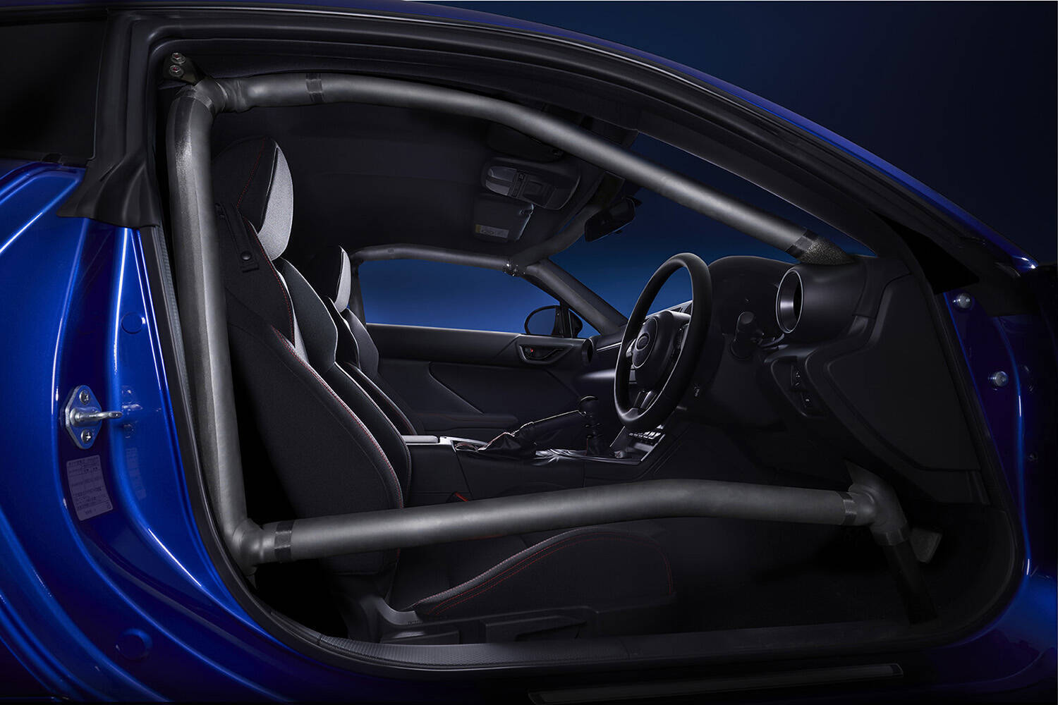 ロールケージや空冷式エンジンオイルクーラーをSTIが架装する！　BRZカップカー ベーシックを発表