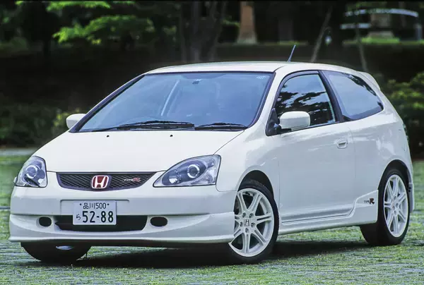 「かつて最高の褒め言葉だった「コーナリングマシン」！　最近そう呼ばれるクルマが消えたワケ」の画像