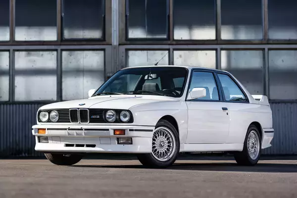 「かつて最高の褒め言葉だった「コーナリングマシン」！　最近そう呼ばれるクルマが消えたワケ」の画像