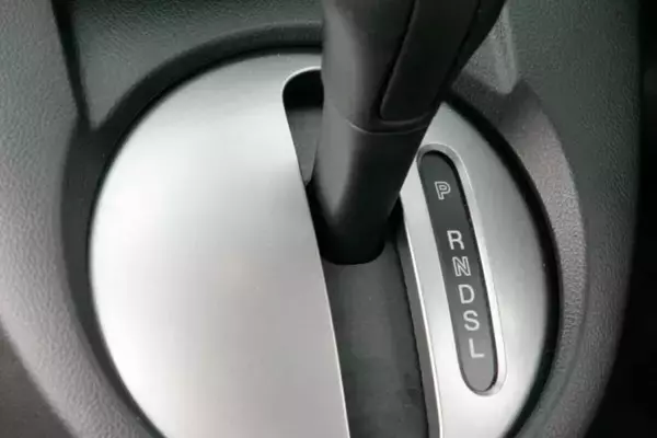 「「使うと燃費が悪化する」「ステルスブレーキはNG」！　エンジンブレーキに関する「SNSの噂」に決着」の画像