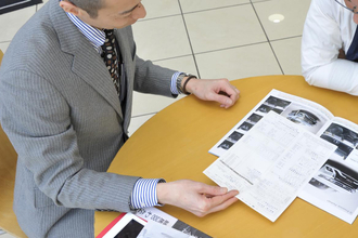 同じ「嫌な客」でも売るか売らないかは「感情論」じゃない！　新車セールスマンの「お客の見極め方」とは