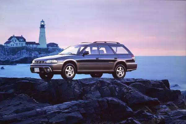 「4WDや水平対向エンジンが特徴！　スバルの歴代SUVモデルを振り返る」の画像