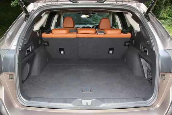 「4WDや水平対向エンジンが特徴！　スバルの歴代SUVモデルを振り返る」の画像