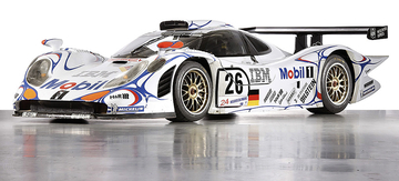 ポルシェ911なのにRRを捨てた！　打倒マクラーレンで誕生した「911GT1」という最強の異端児