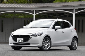 「カッコイイ一辺倒」だったMAZDA2に新たな選択肢！　ポップさ全開の「BD」も登場してコンパクトカーに旋風を巻き起こす