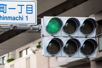 クルマに乗る以上「知ってなきゃダメ」なのに知らない人がいる！　信号機の意味を今一度シッカリ確認して!!