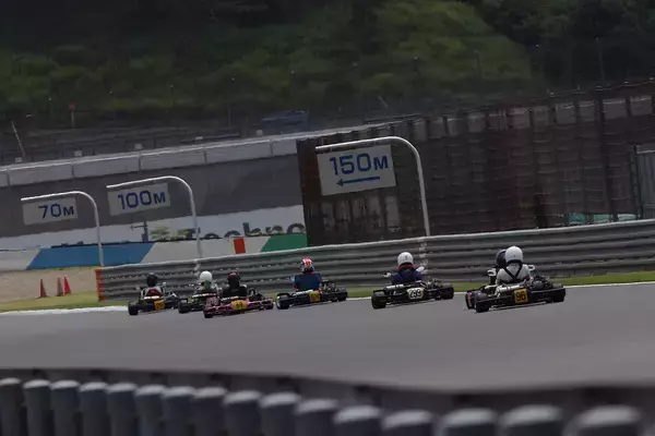 「手軽だが本格的！　感動はスーパーGTと変わらない！　カート初心者編集部員がもてぎのフルコースカートレース「K-TAI」に参戦してみた」の画像