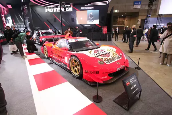 「「Ｚ・NSX・スープラ」GT500のチャンピオンマシン３台を堂々展示！　ブリヂストンの輝かしい「レースの歴史」が熱い【東京オートサロン2023】」の画像