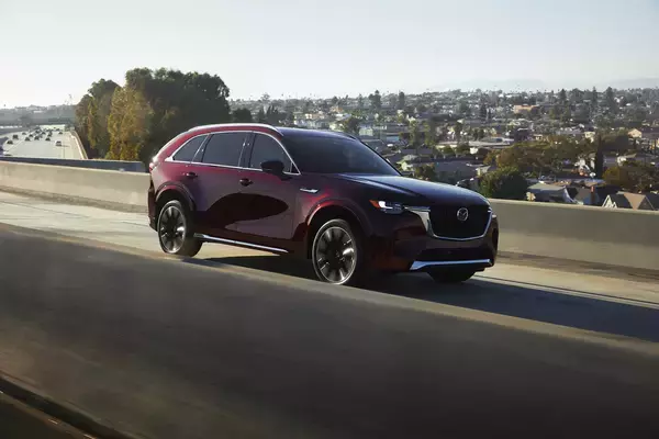 「日本では買えない3列シートのフラッグシップSUVは約520万円から！　マツダCX-90を北米市場で初お披露目」の画像