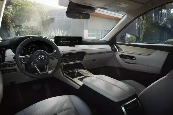 「日本では買えない3列シートのフラッグシップSUVは約520万円から！　マツダCX-90を北米市場で初お披露目」の画像